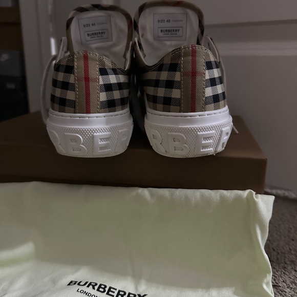 Burberry shoes - Picture 4 of 5